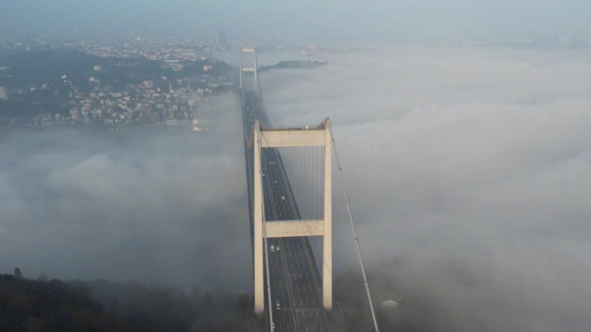 1710056166 596 Istanbulda sis etkili oldu Bogazda gemi trafigi durdu