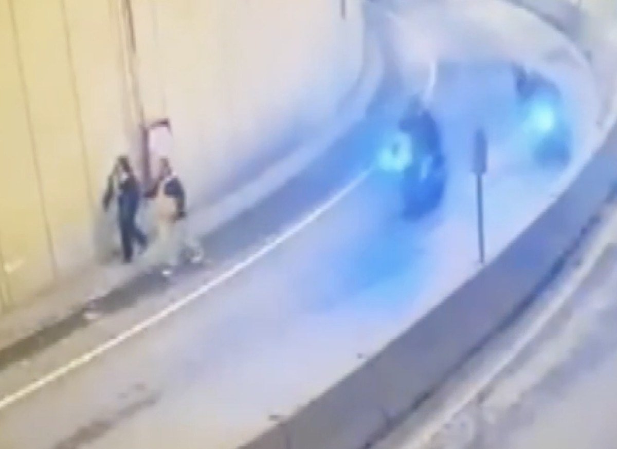 1711169488 390 Istanbul Sislide kaza yapan motosikletli polis sehit oldu