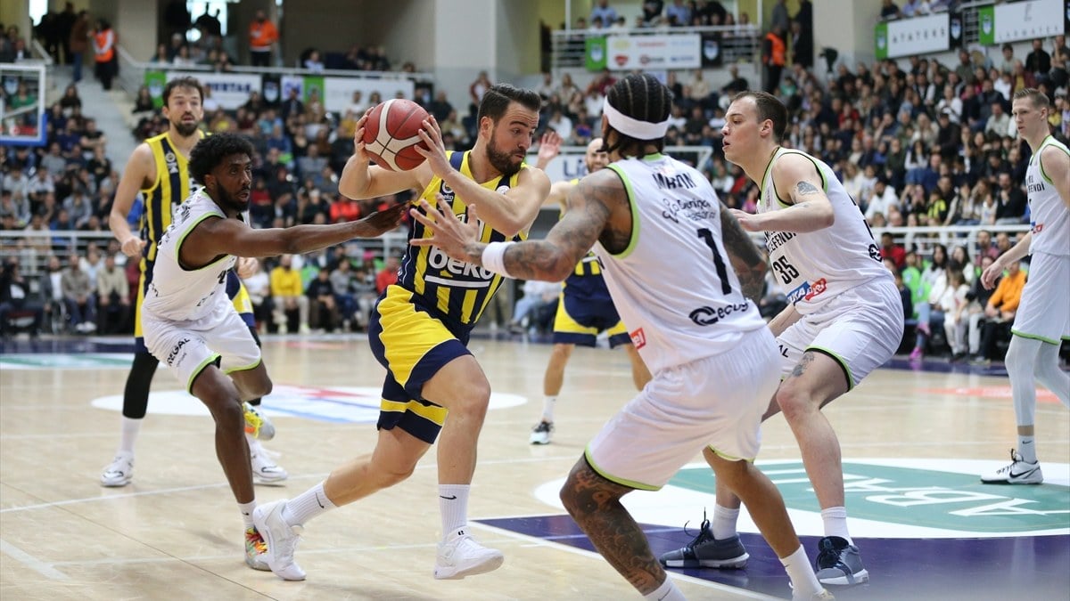 Fenerbahce Merkezefendi Belediyesi Basketi rahat yendi