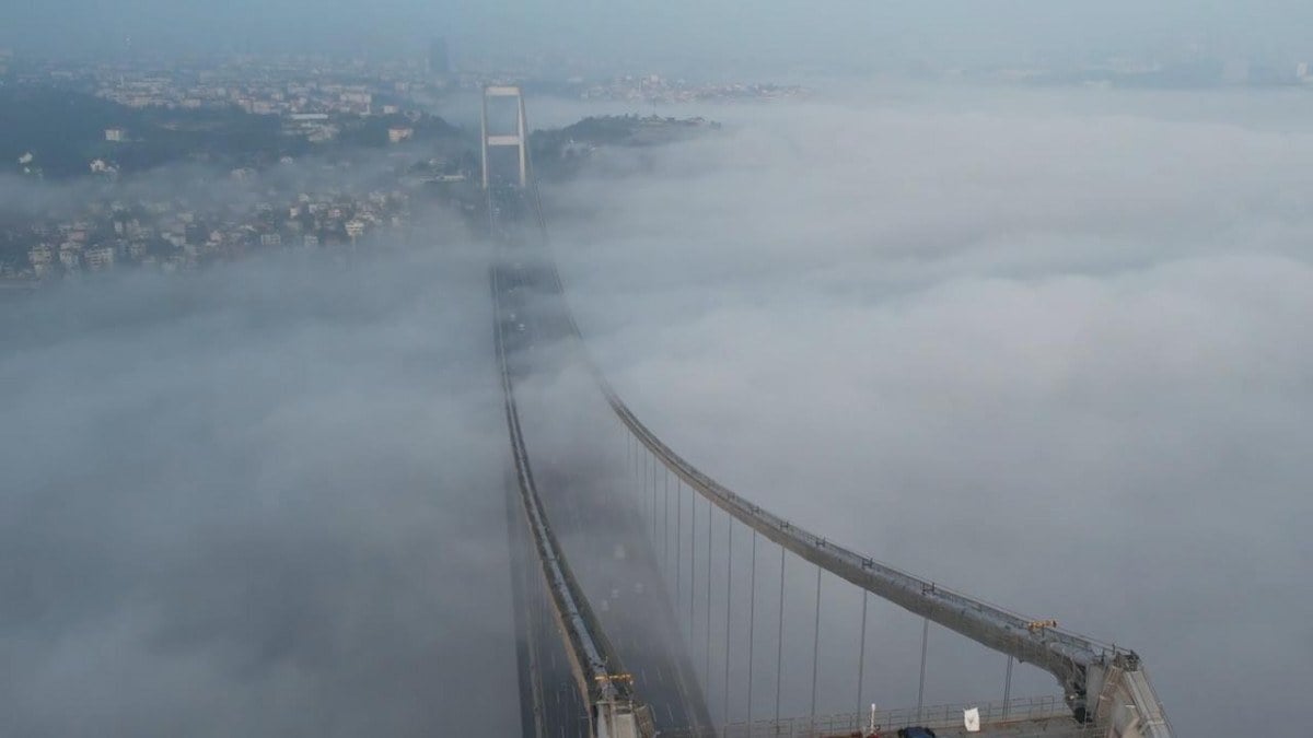 Istanbulda sis etkili oldu Bogazda gemi trafigi durdu
