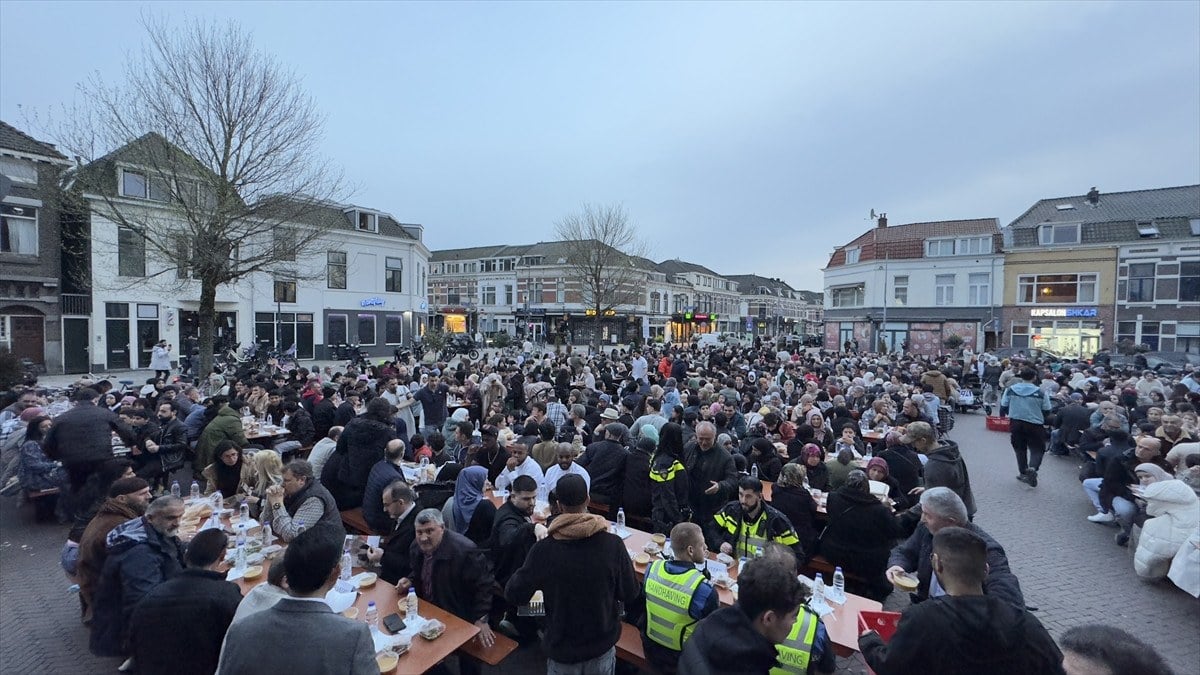 1712472937 313 Hollandada cami onunde 1500 kisilik sokak iftari duzenlendi