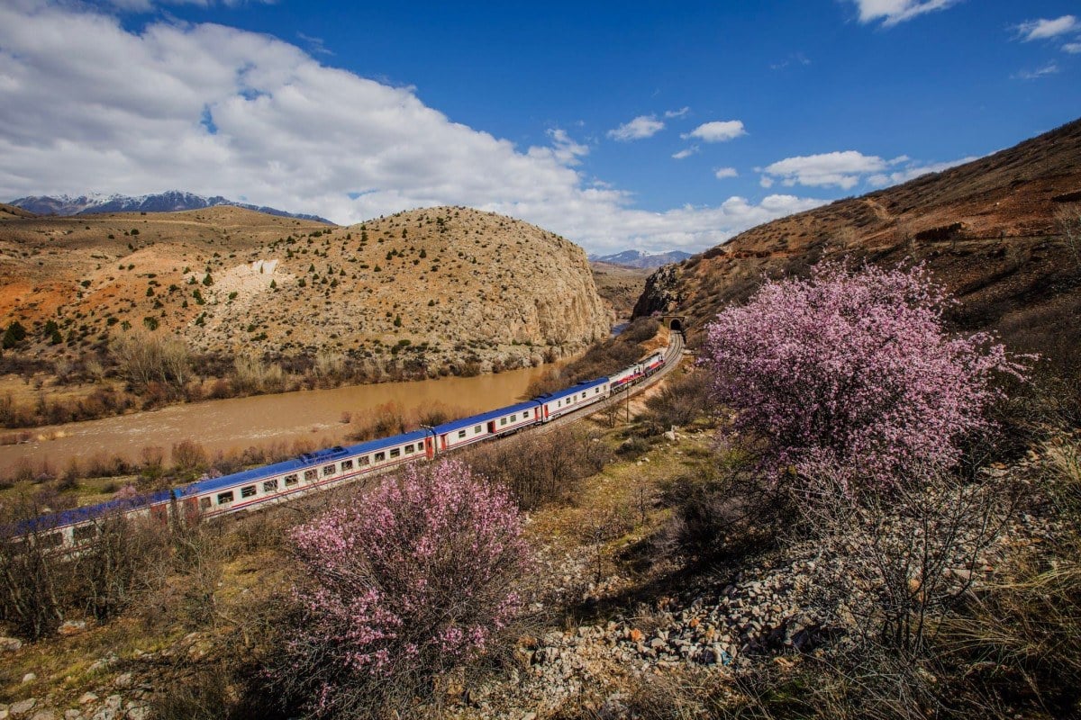 1712818633 302 Yeni turistik trenlerin yola cikacagi tarih belli oldu Ankaradan Tatvana