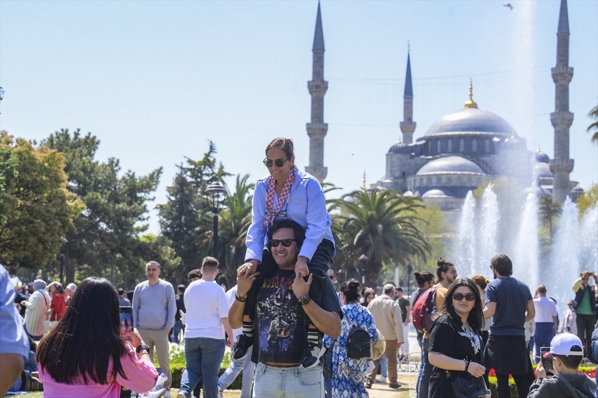1713179742 683 Turkiyeye bu yil en fazla turist komsu ulkelerden geldi Ilk