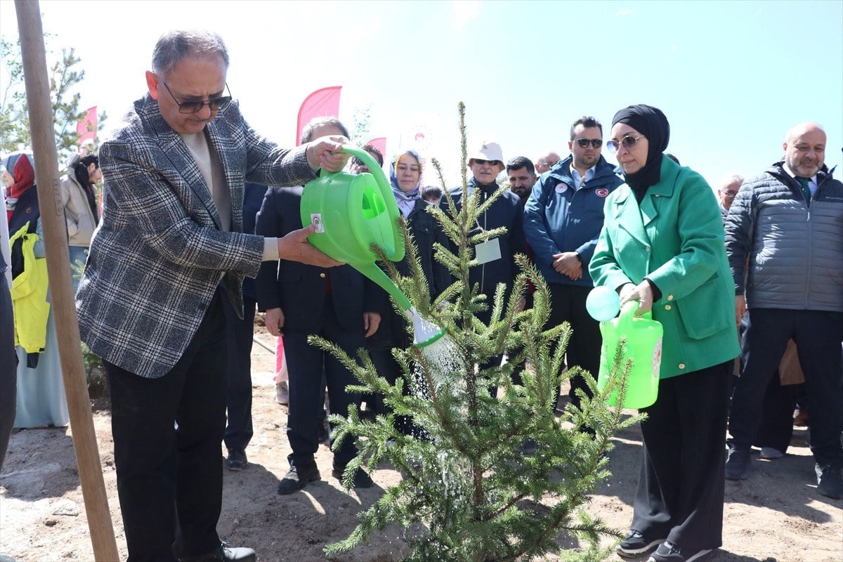 1713792157 350 Bakan Mehmet Ozhasekiden Ozgur Ozele cevre tepkisi Demagoji yapmayin