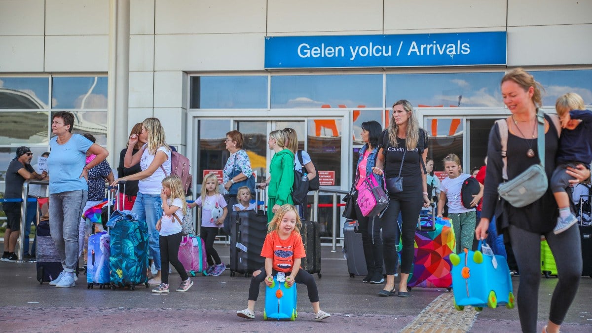 Antalya Havalimaninda yolcu trafigi 3 milyonu asti