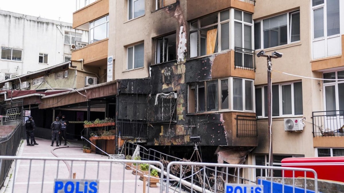 Istanbul Besiktastaki yangin faciasinda hasar goren binaya giris izni verildi