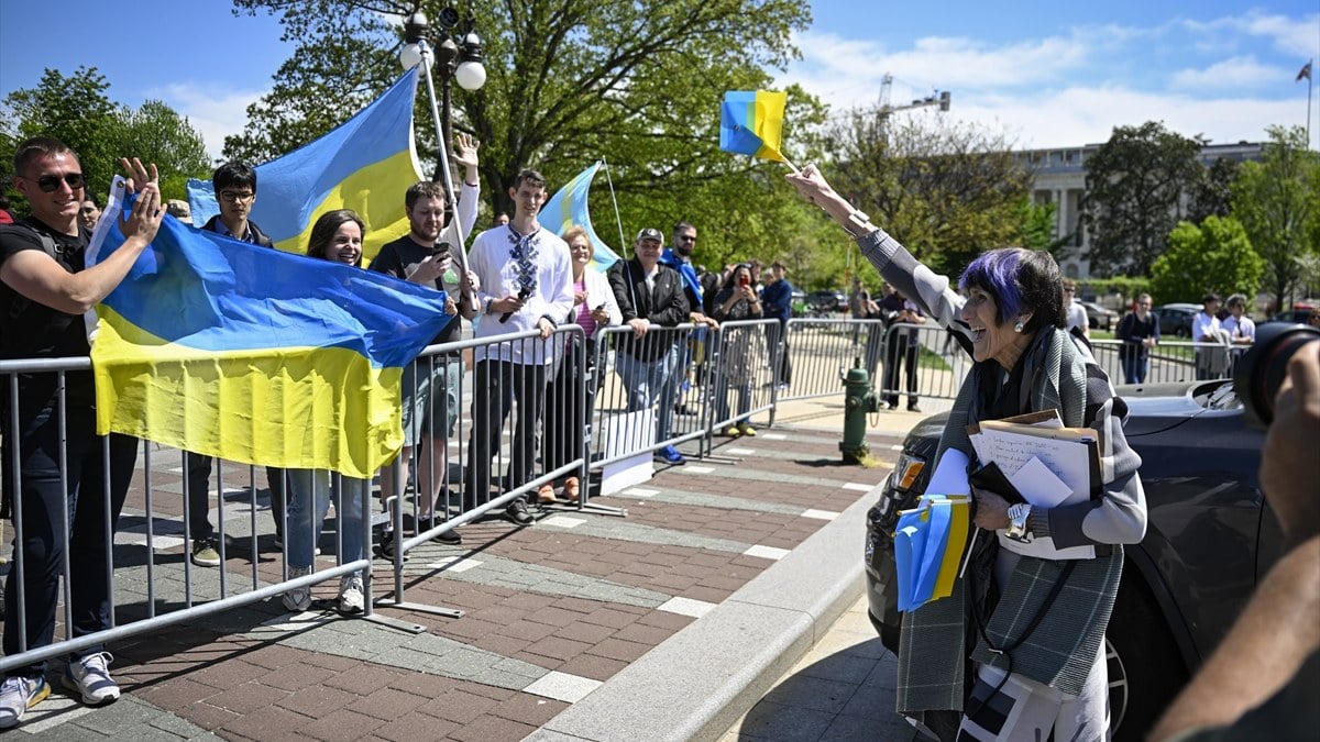 Ukrayna destekcileri ABDnin 61 milyar dolarlik yardim kararini sevincle karsiladi