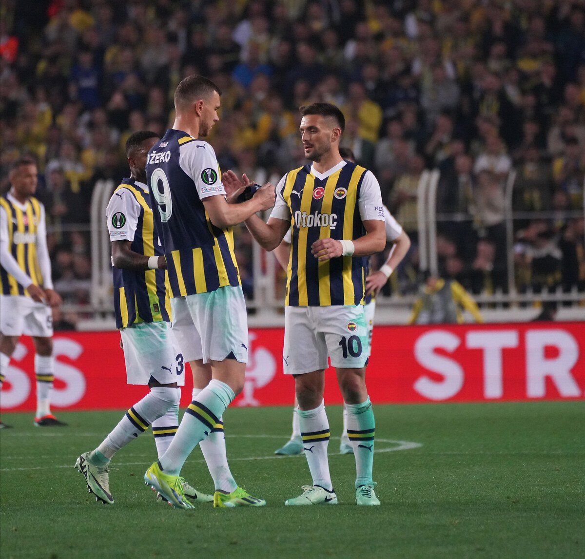 1714611136 787 Fenerbahceden Ismail Kartal ve Edin Dzeko aciklamasi