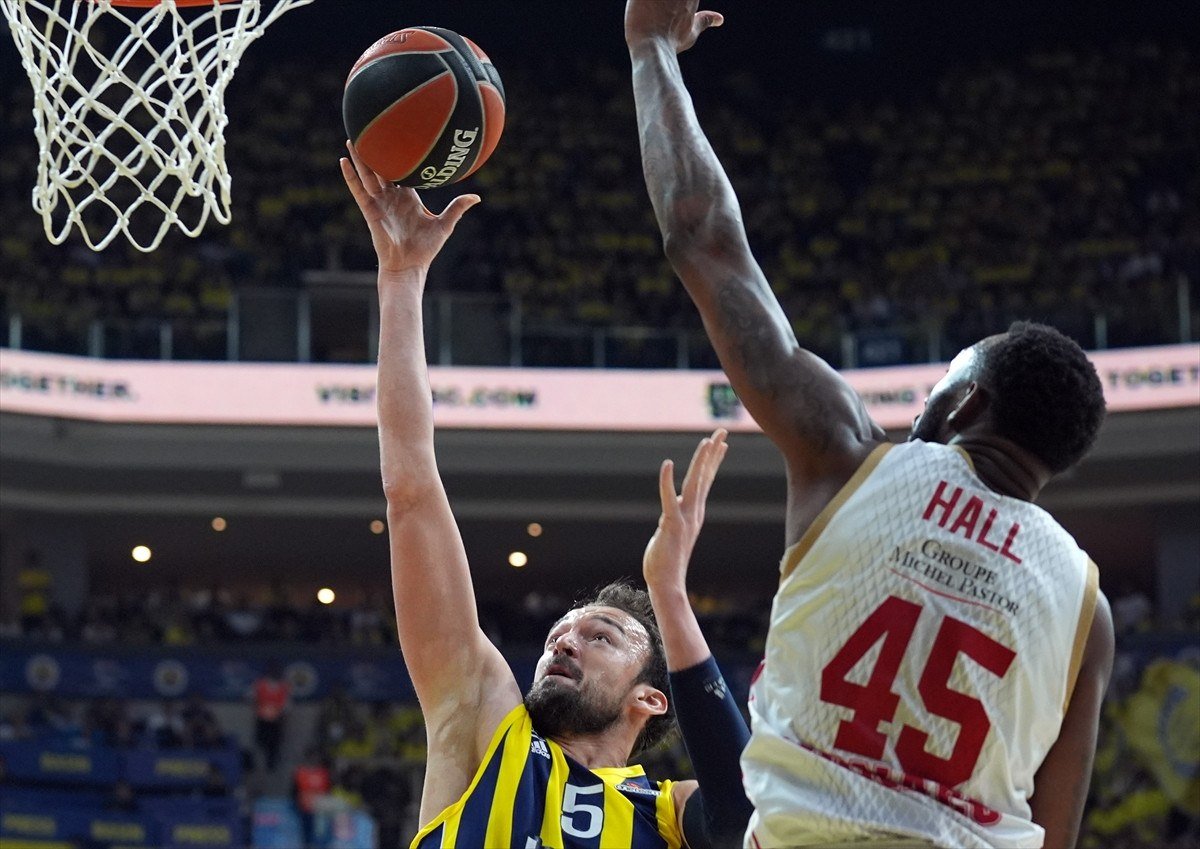 1714736767 557 Fenerbahce Monacoyu maglup etti