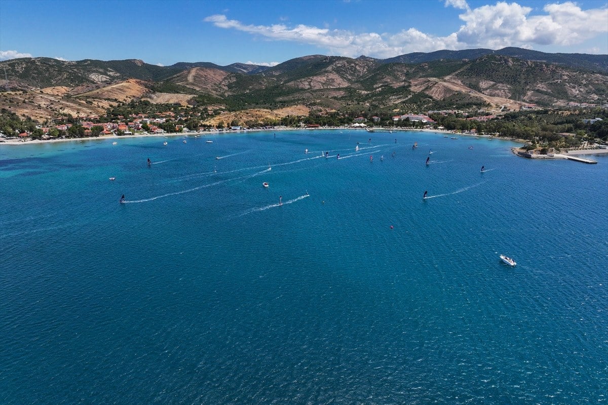 1715083574 100 Izmirin ruzgarli ilcesi Foca su sporlarina ev sahipligi yaparak turizminde