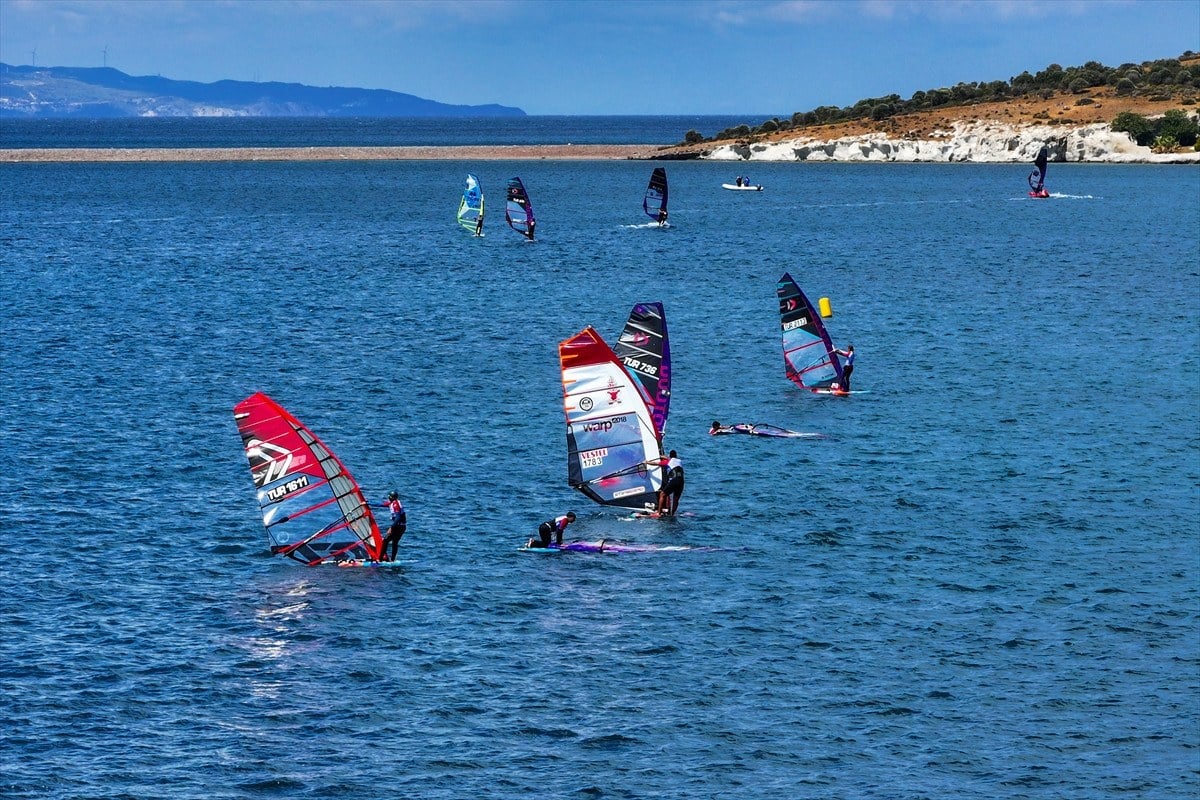 1715083575 555 Izmirin ruzgarli ilcesi Foca su sporlarina ev sahipligi yaparak turizminde