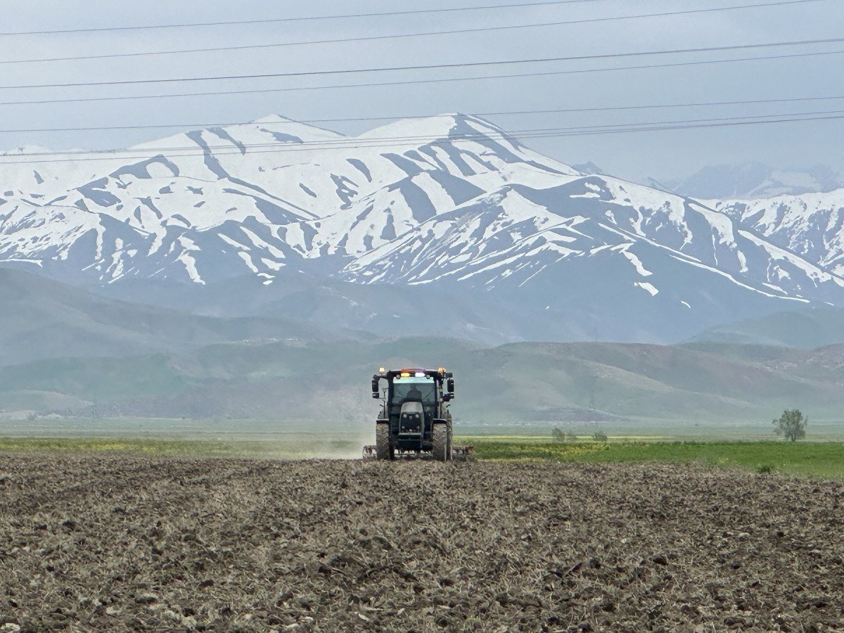 1715178176 200 Hakkari Yuksekovada ekim mesaisi basladi