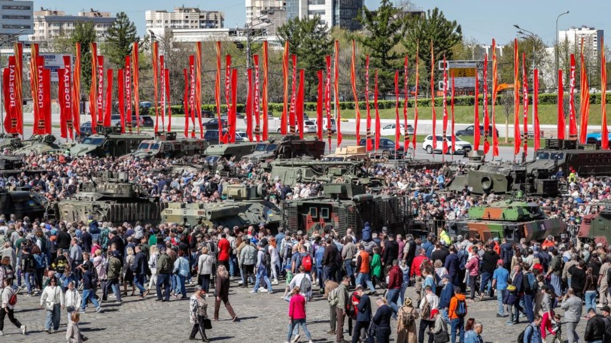 Rusya Ukrayna ordusundan ele gecirdigi Bati techizatini sergiliyor